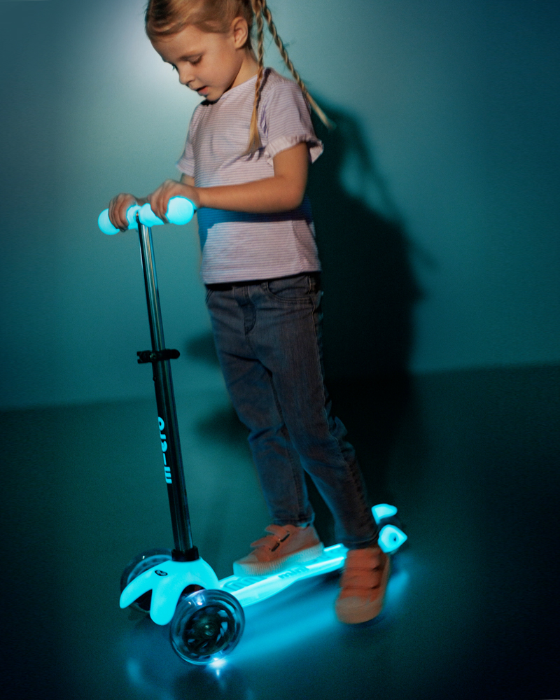 Mini Micro Step Deluxe Glow Led Plus 3 Wiel Kinderstep Glacier Aqua 02